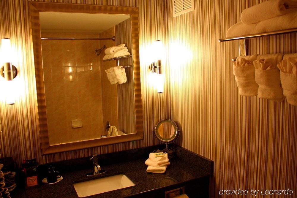 Wyndham Garden Downtown 3*